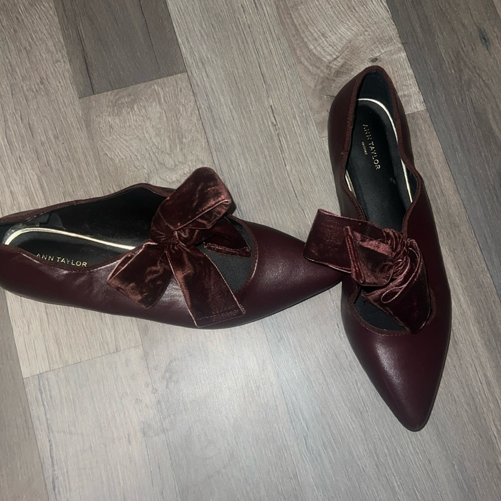 Ann Taylor low flats